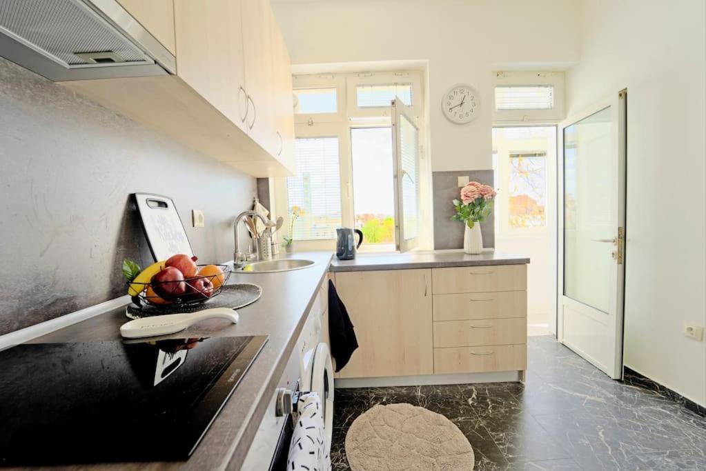 Cozy 1-Bedroom Flat In The Very Center Of Sofia Exterior foto
